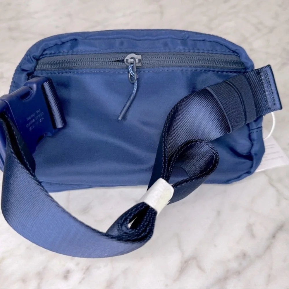 Lululemon Crossbody Beltbag 1L -L - Picture 2 of 3